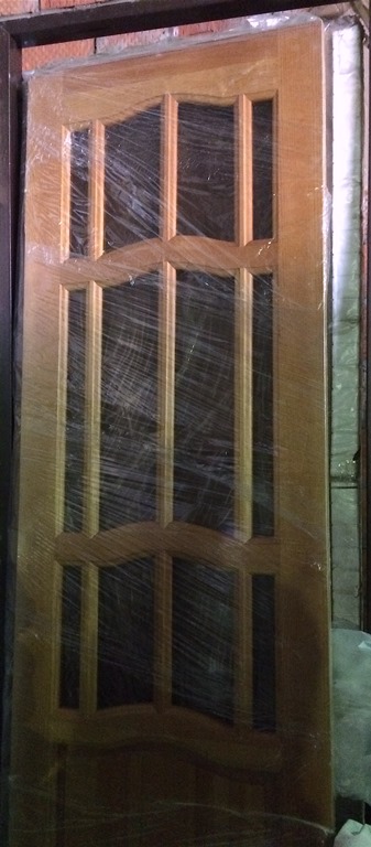 Дверь Волховец массив сосны с рельефным стеклом